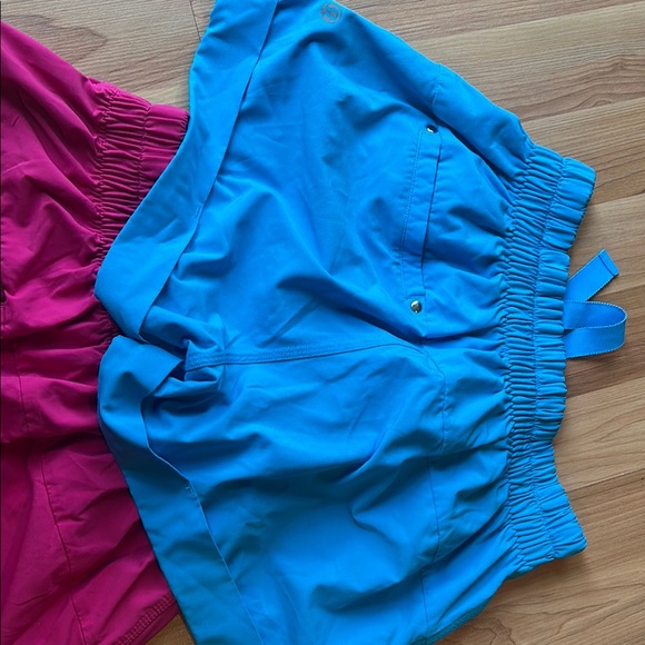 Women's Lululemon Spring Breakaway Blue and Pink Shorts - Picture 4 of 5